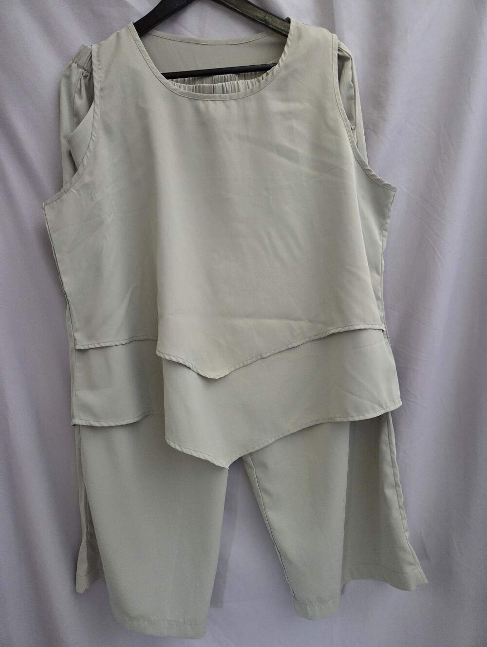 Women's Two-Piece Layered Top and Cropped Pants Set